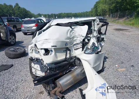 2015 BMW 328I xDrive z USA, uszkodzony, nr VIN WBA3B5C50FF962152